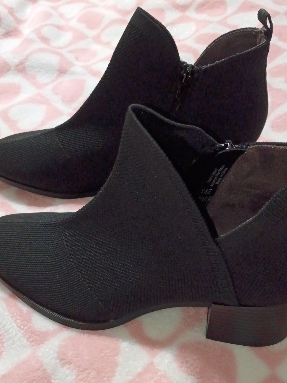 Life Stride Black Pointed Toe Ankle Booties